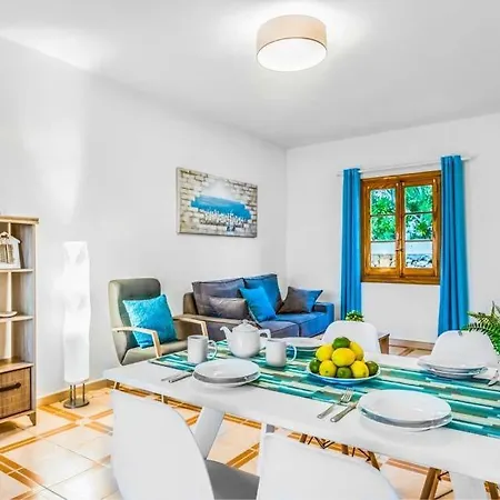 Sleeps 6 Pool Air Con Wifi