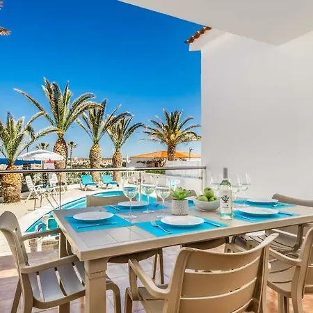Villa Sleeps 6 Pool Air Con Wifi *