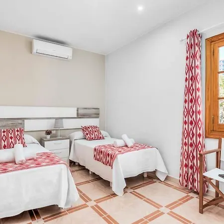 Sleeps 6 Pool Air Con Wifi * 蓬塔格罗萨